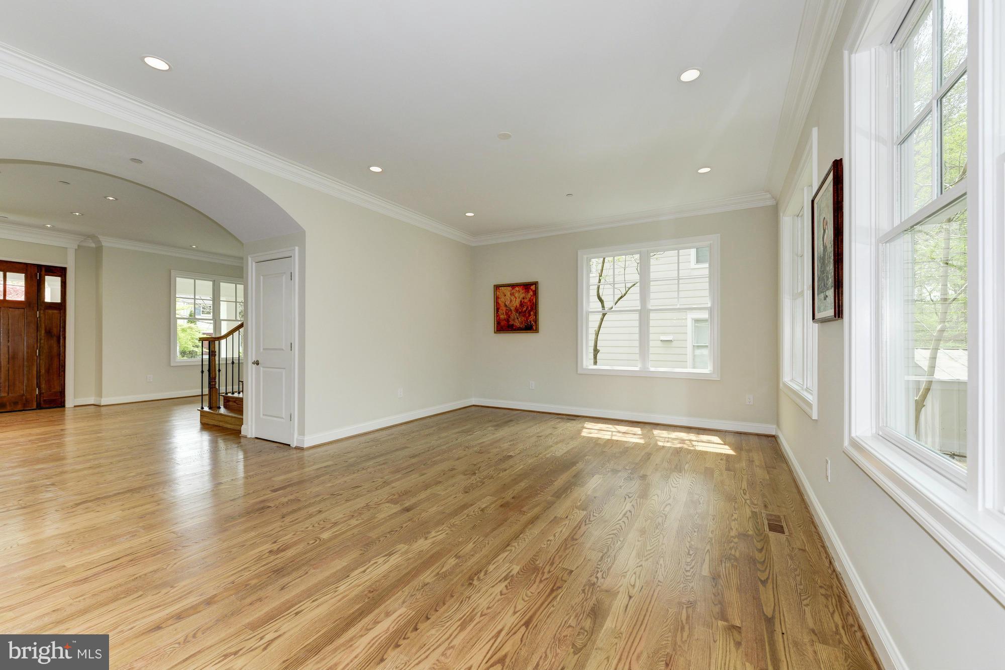 5304 Yorktown Road Bethesda, MD 20816 - Photo 7 of 30 Living Room