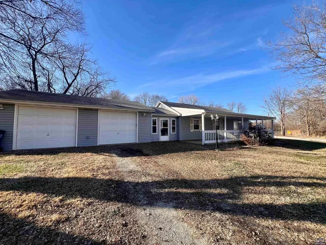 $198,500 | 201 South Vine Street, McLouth, KS 66054