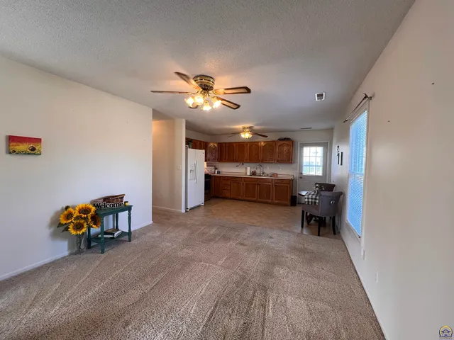 $198,500 | 201 South Vine Street, McLouth, KS 66054