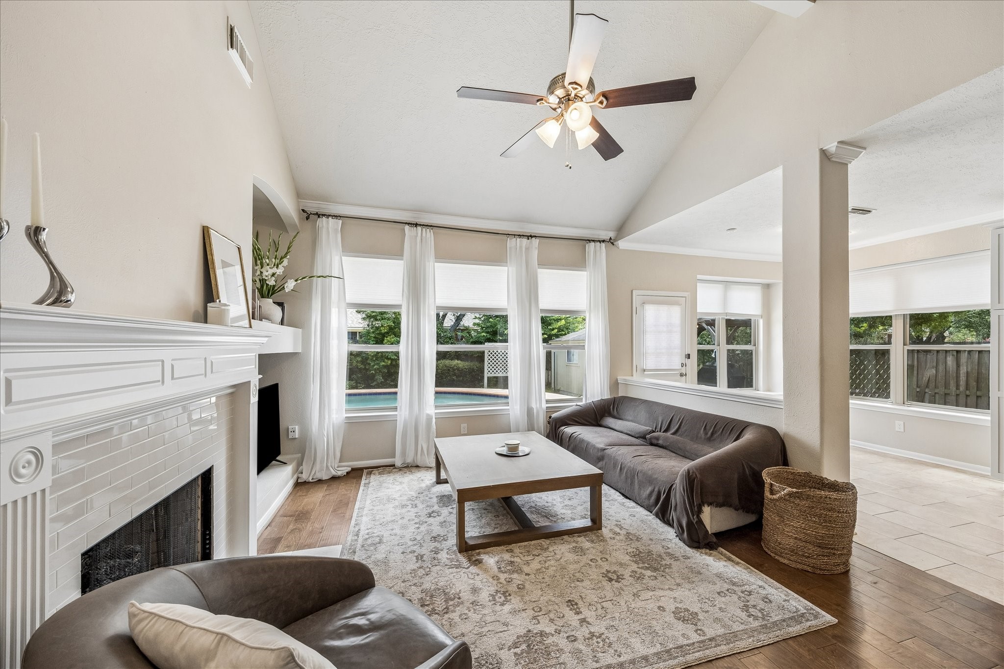 5811 Walkabout Way Katy, TX 77450 - Photo 5 of 33 Open-concept living area seamlessly connected to kitchen and breakfast space, creating an ideal flow for entertaining.