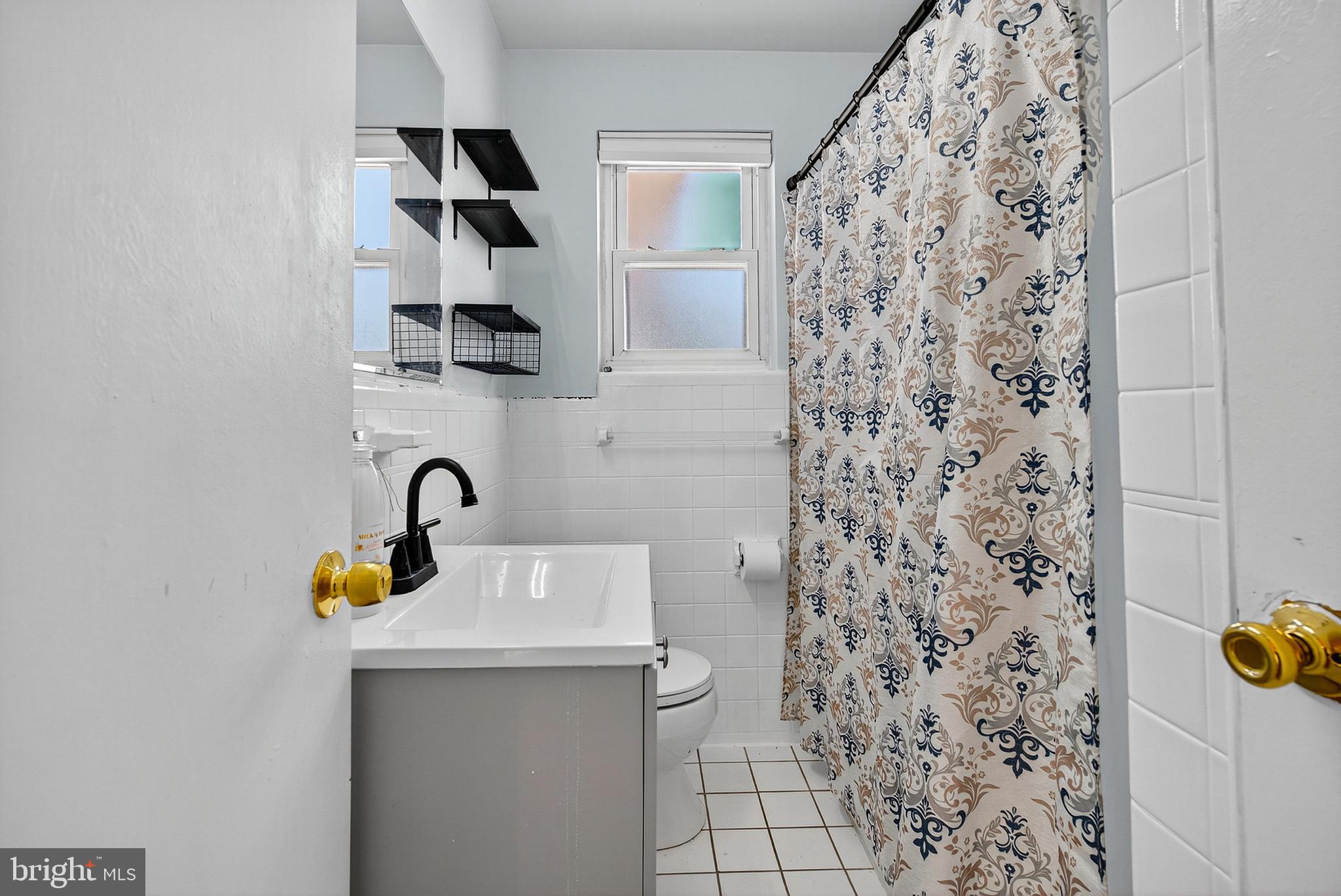 7 Shaw Avenue Silver Spring, MD 20904 - Photo 12 of 26 en suite full bath of primary bedroom