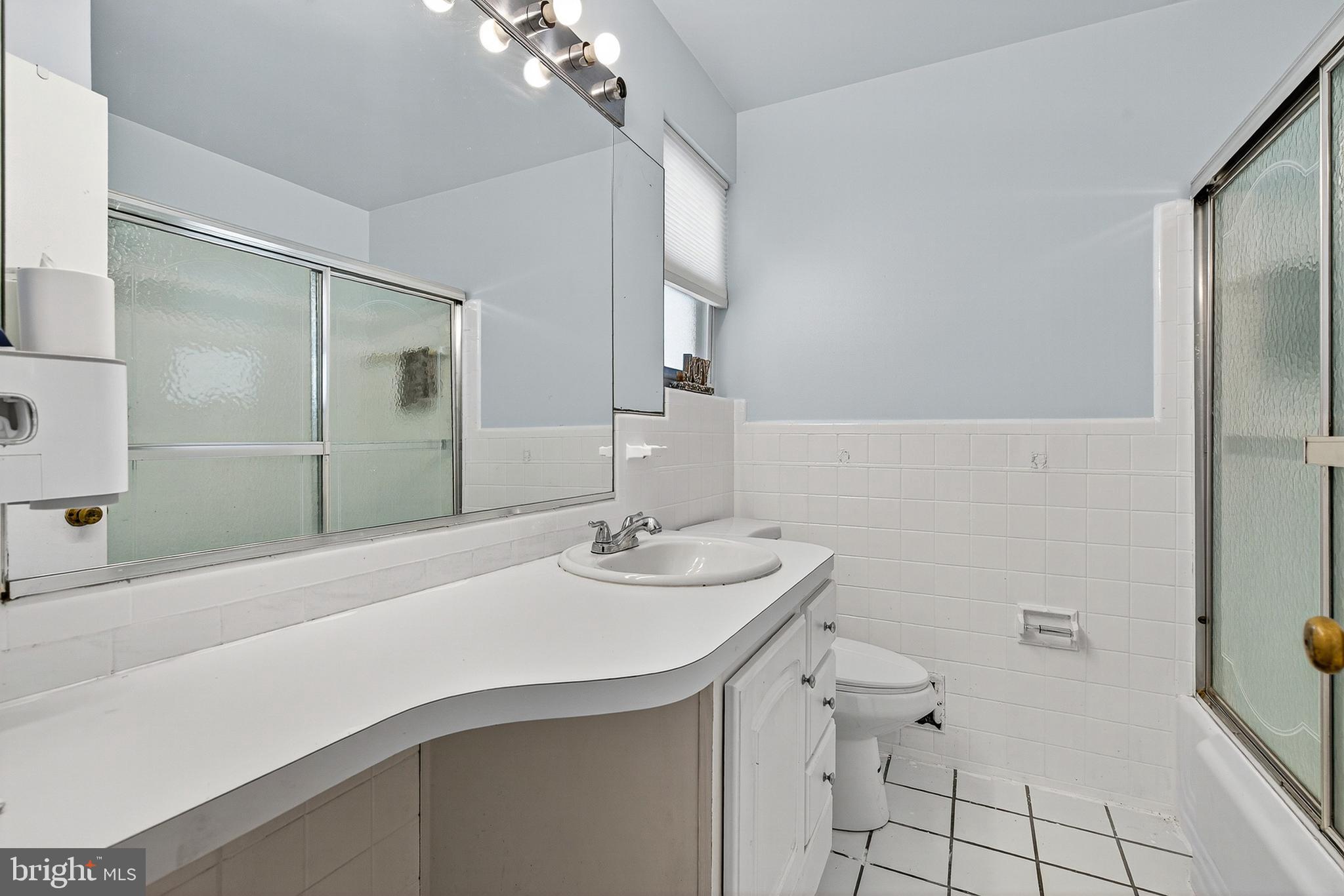 7 Shaw Avenue Silver Spring, MD 20904 - Photo 15 of 26 Main level Full hall bathroom