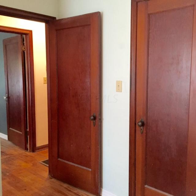206 Edgevale Road Columbus, OH 43209 - Photo 7 of 33 Living room, entry hall closet
