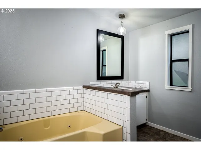 $99,900 | 32700 Southeast Leewood Lane, Unit 53, Boring, OR 97009