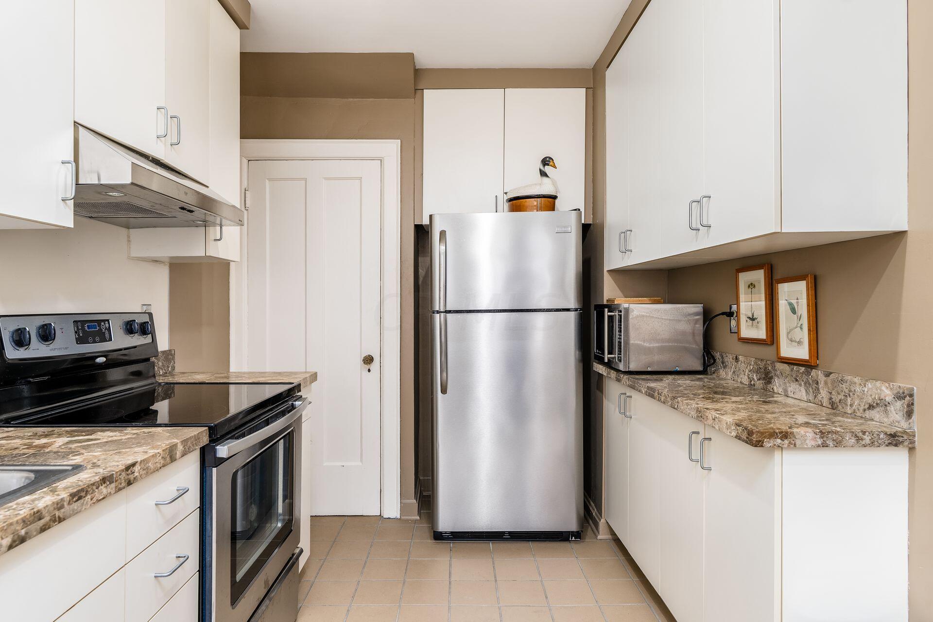 1901 Baldridge Road Columbus, OH 43221 - Photo 19 of 43 Kitchen