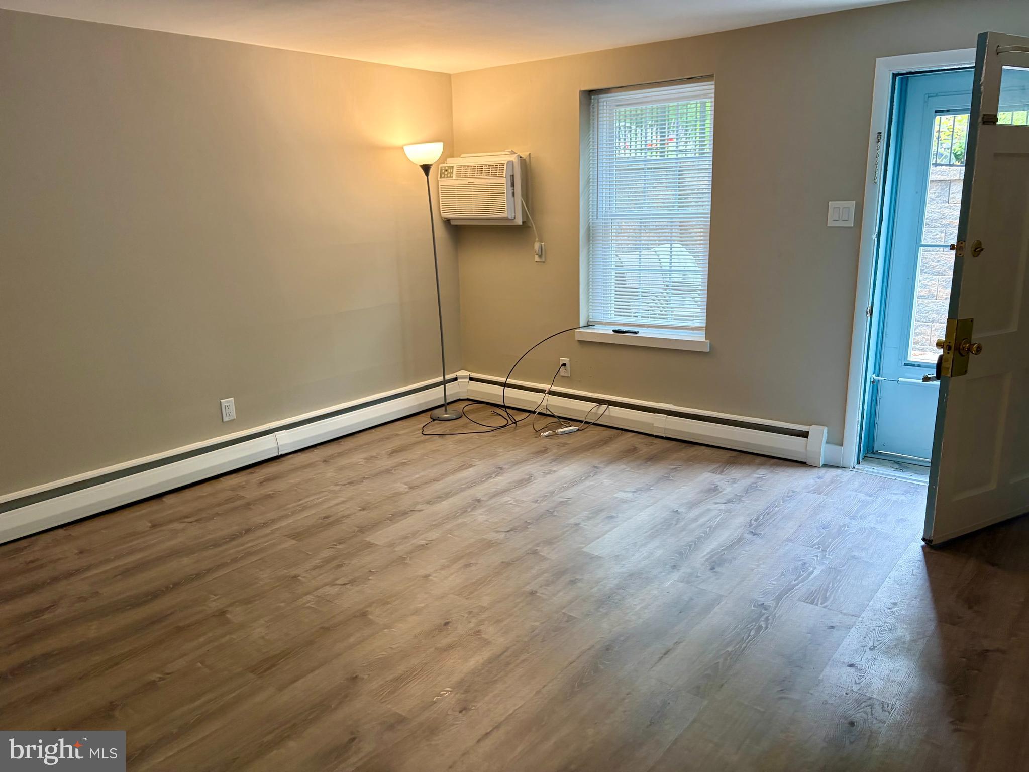 207 Walnut Hill Road, Unit B14 West Chester, PA 19382 - Photo 6 of 21 Living room