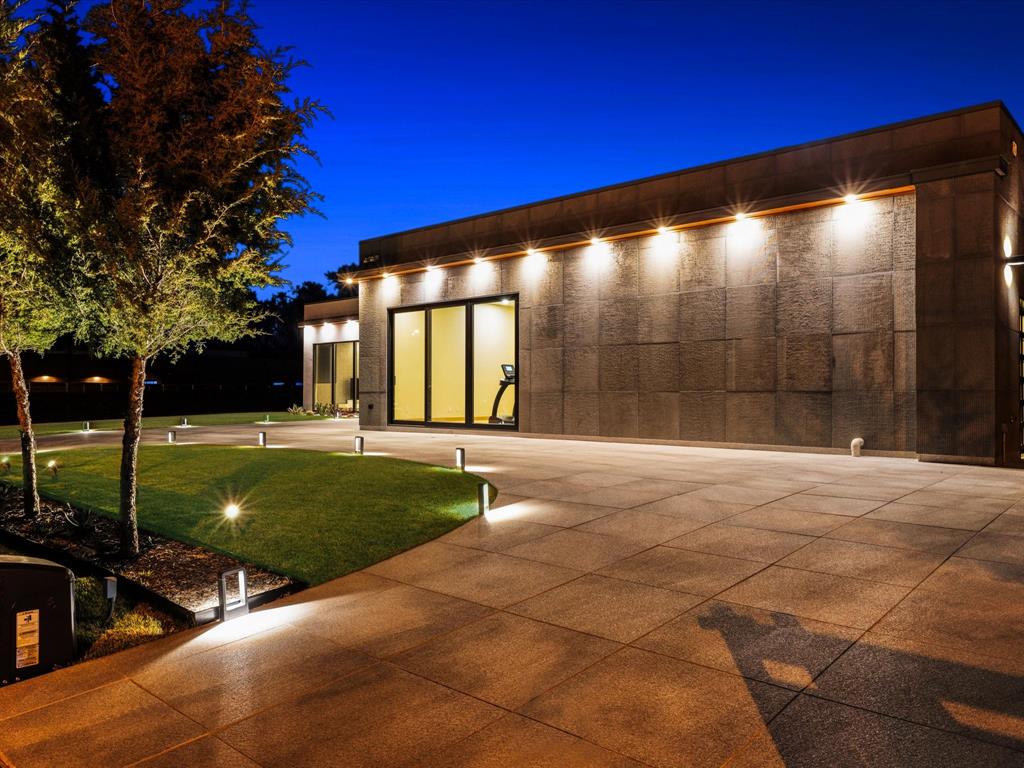 10230 Marsh Lane Dallas, TX 75229 - Photo 31 of 31 a view of a backyard