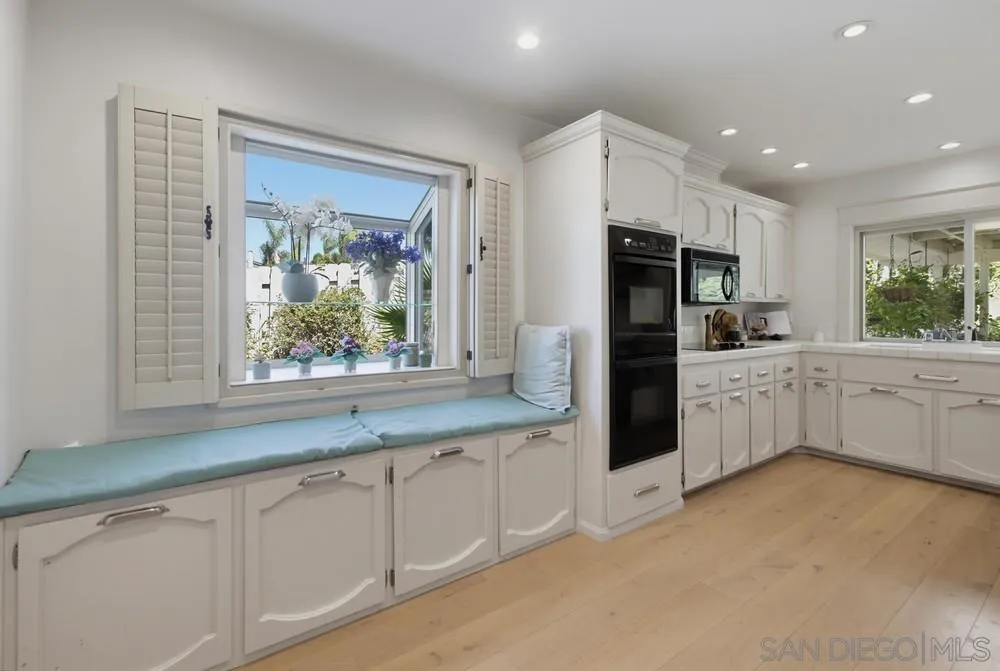 2394 Valley Mill Road El Cajon, CA 92020 - Photo 12 of 33 Window seating plus room for breakfast table!