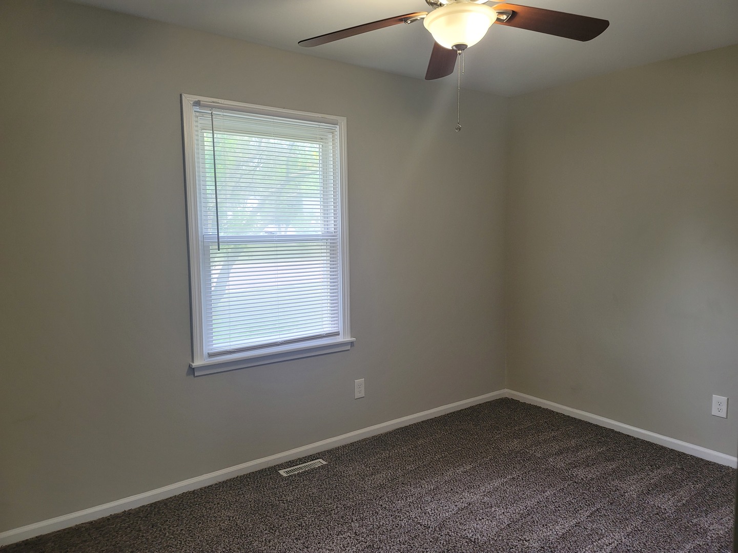 62 Springdale Road Montgomery, IL 60538 - Photo 6 of 12 an empty room with a window
