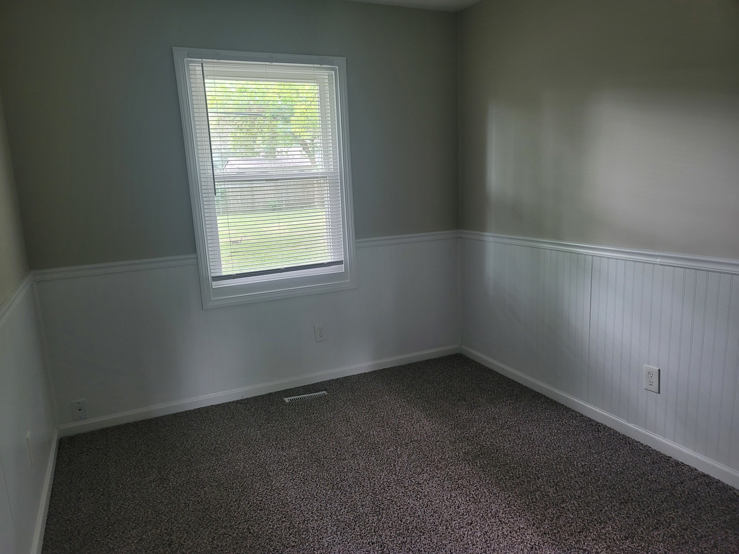 62 Springdale Road Montgomery, IL 60538 - Photo 7 of 12 an empty room with a window