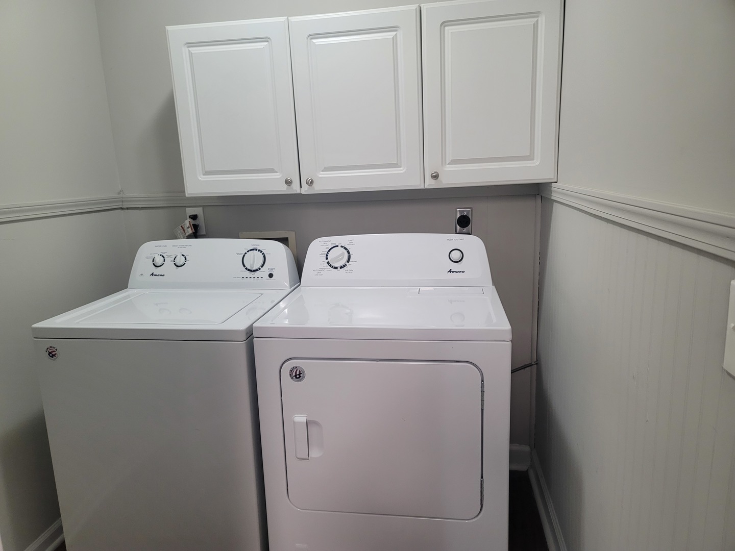 62 Springdale Road Montgomery, IL 60538 - Photo 8 of 12 a utility room with dryer and washer