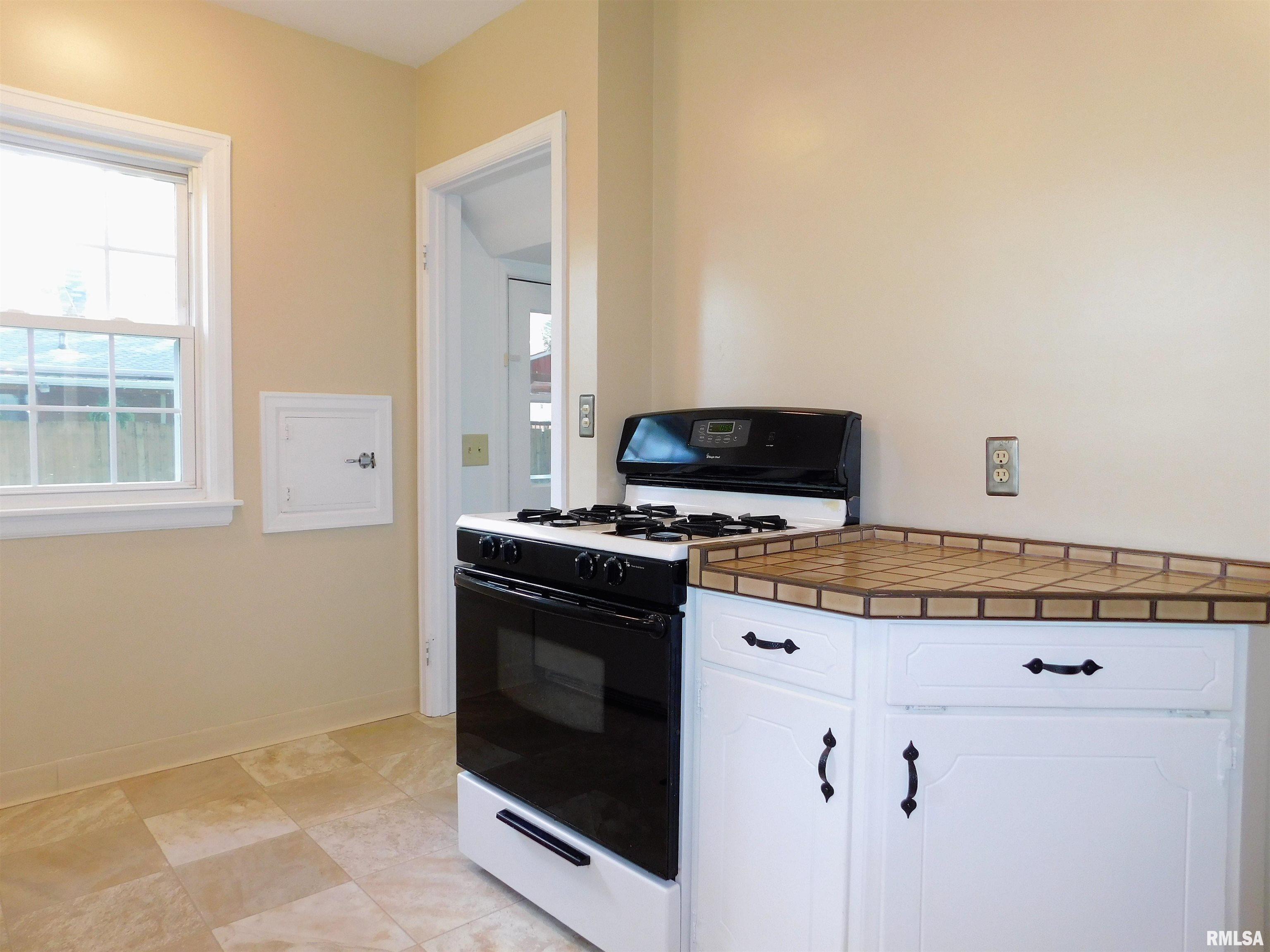 732 3rd Street Moline, IL 61265 - Photo 16 of 29 Gallery Image 16