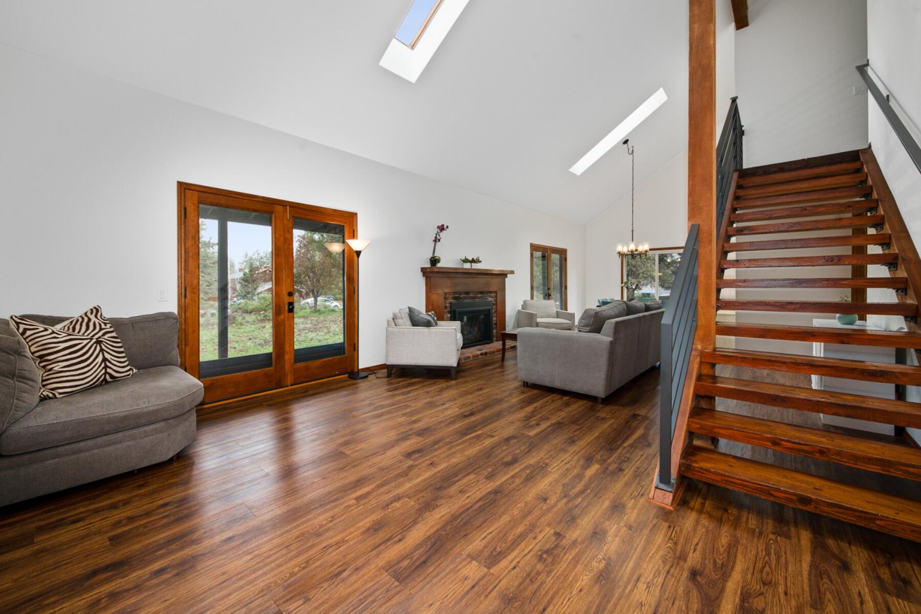 60604 Ridge Heights Bend, OR 97702 - Photo 8 of 48 batch_8-living room1b