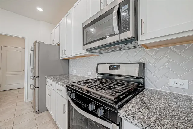 $2,500 | 7106 Escondido Drive, Rosharon, TX 77583