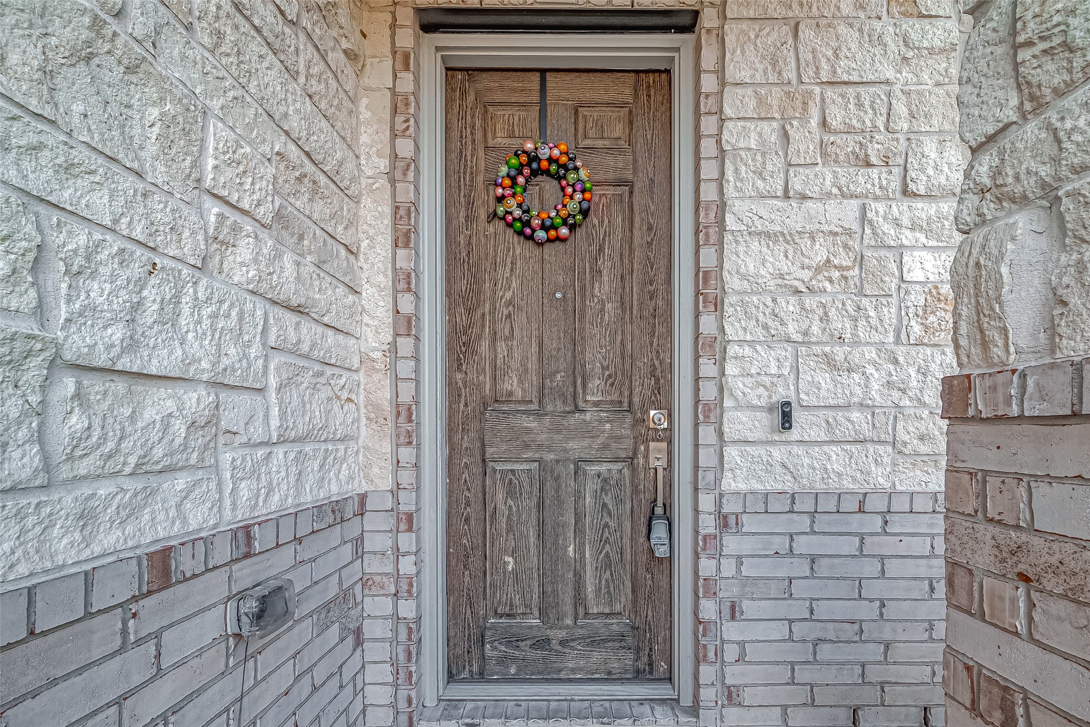7106 Escondido Drive Rosharon, TX 77583 - Photo 3 of 41 a view of entryway with brick walls