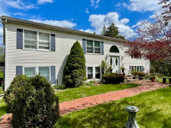 $2,795 | 146 Elm Street, Unit 1, Newbury, MA 01922