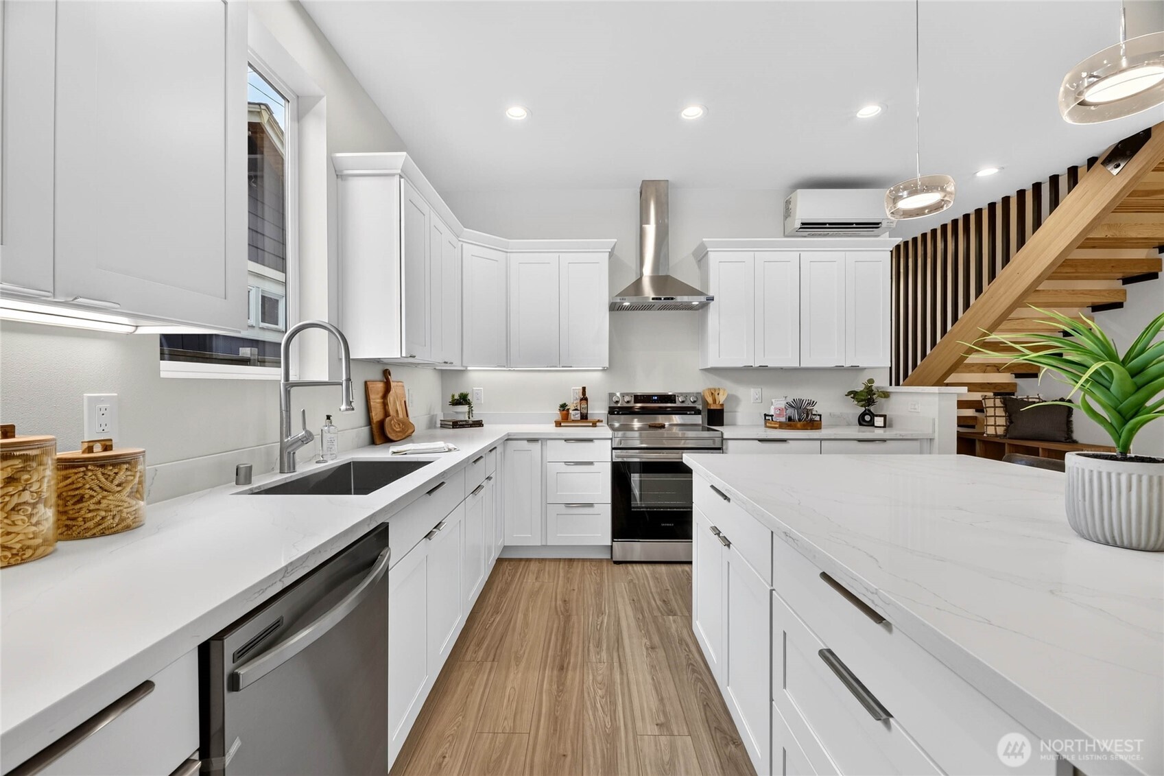 5039 41st Avenue Southwest, Unit 1 Seattle, WA 98136 - Photo 13 of 36