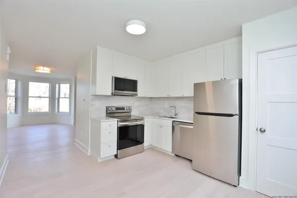 $2,500 | 85 Broadway, Unit 3, Kingston, NY 12401