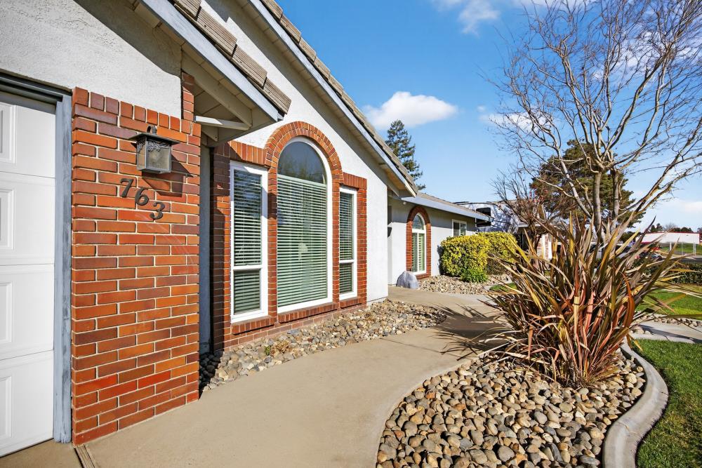 763 Adare Way Galt, CA 95632 - Photo 8 of 86