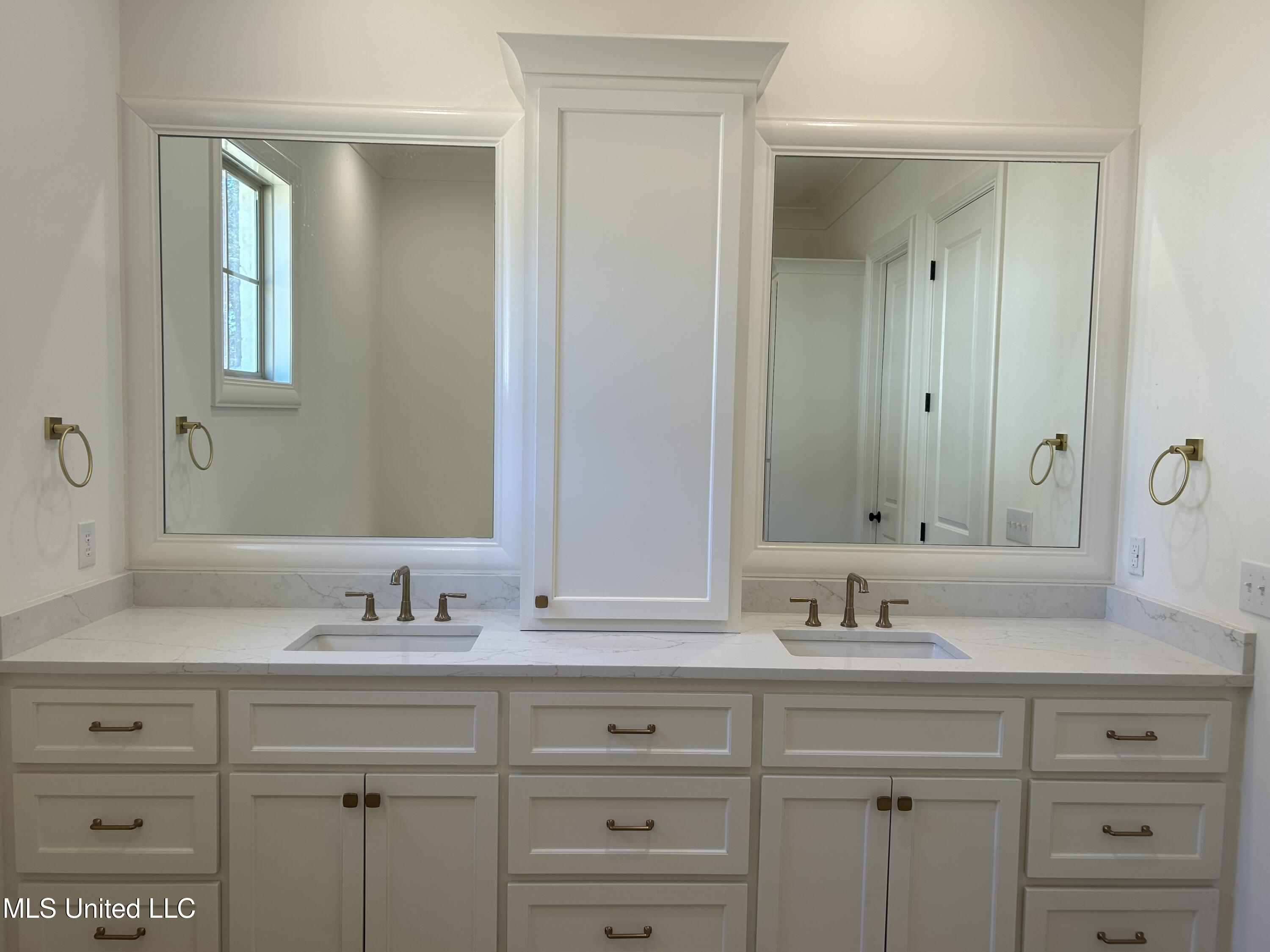 900 Fairburn Court Madison, MS 39110 - Photo 12 of 25 Primary Suite
