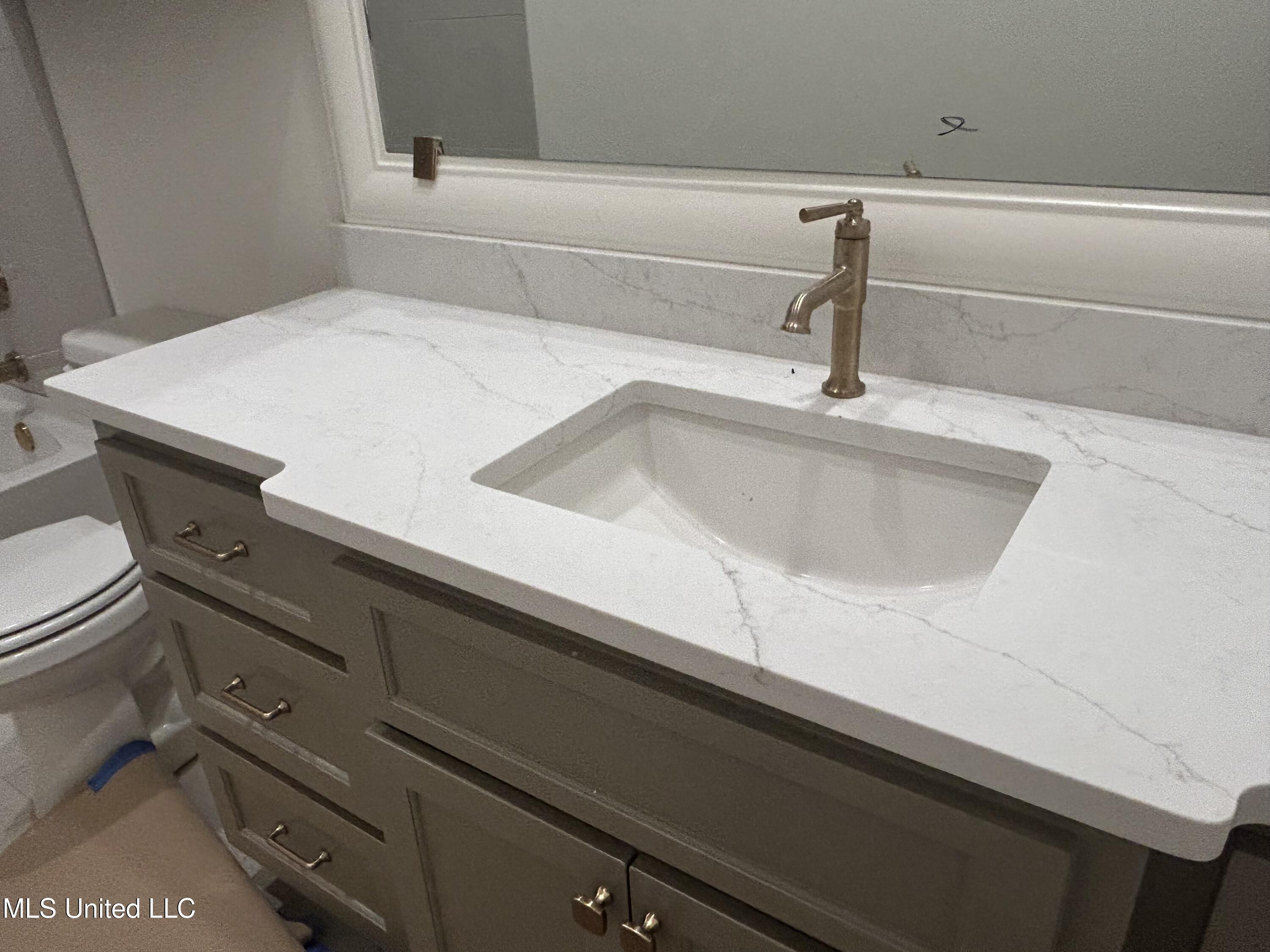 900 Fairburn Court Madison, MS 39110 - Photo 20 of 25 Hall Bath