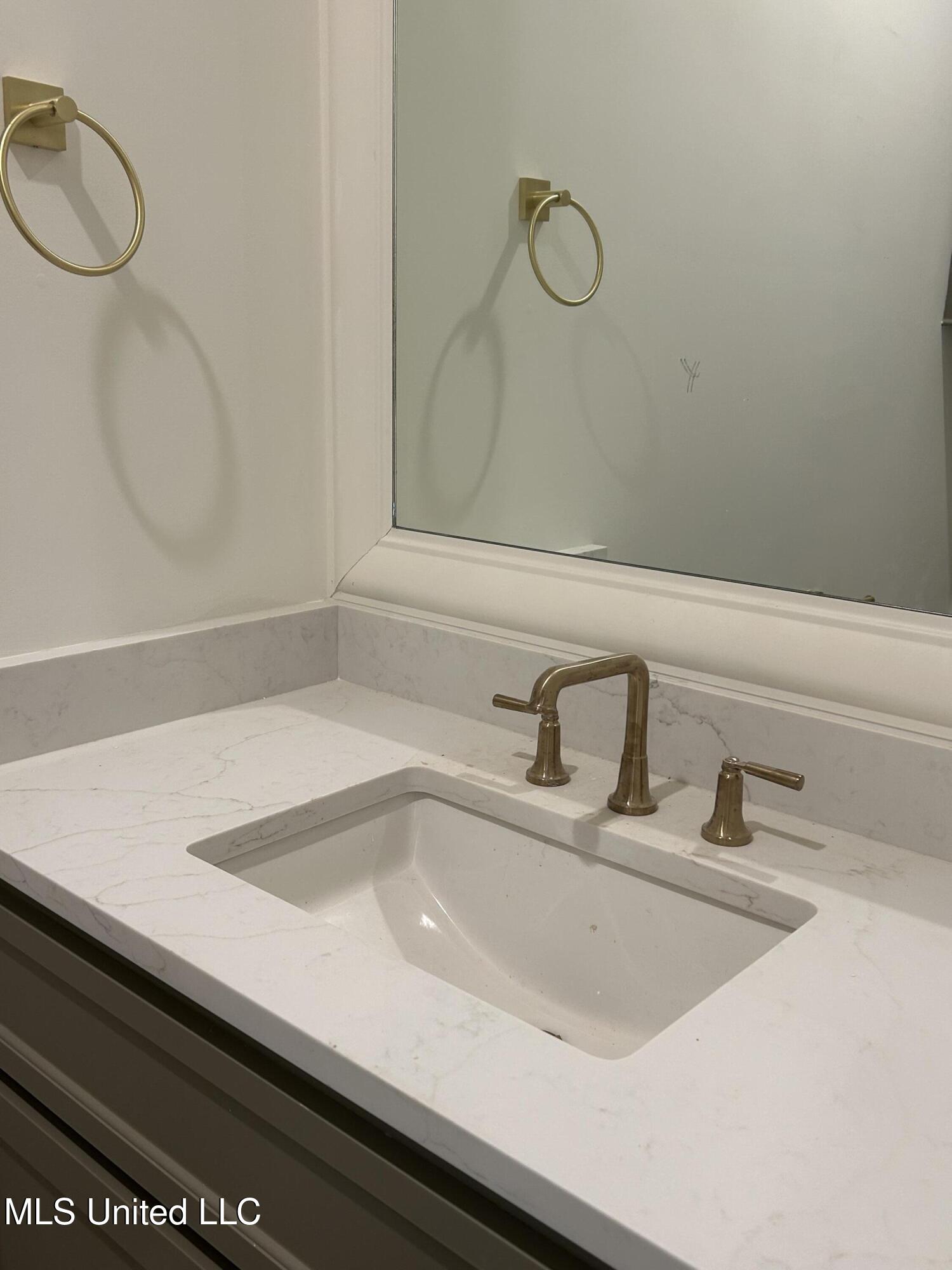 900 Fairburn Court Madison, MS 39110 - Photo 8 of 25 Powder Room