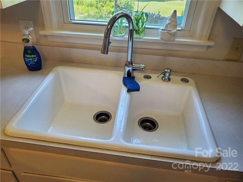 4681 Emerald Drive Morganton, NC 28655 - Photo 10 of 38 a bathroom with a tub