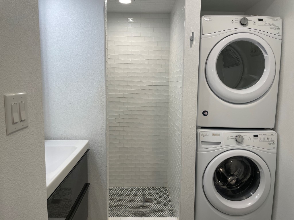 2220 Leon Street, Unit 103 Austin, TX 78705 - Photo 11 of 15 a utility room with dryer and washer