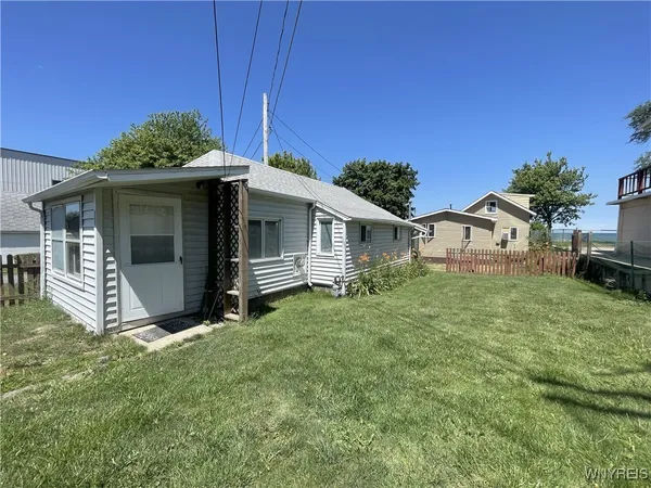 $369,500 | 5843 Ontario Street, Newfane, NY 14126