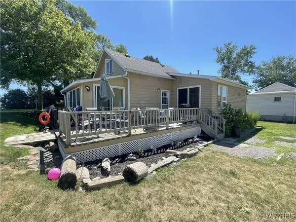 $369,500 | 5843 Ontario Street, Newfane, NY 14126