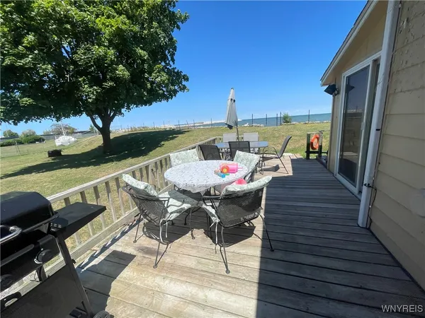 $369,500 | 5843 Ontario Street, Newfane, NY 14126