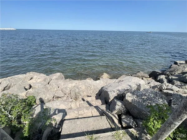 $369,500 | 5843 Ontario Street, Newfane, NY 14126