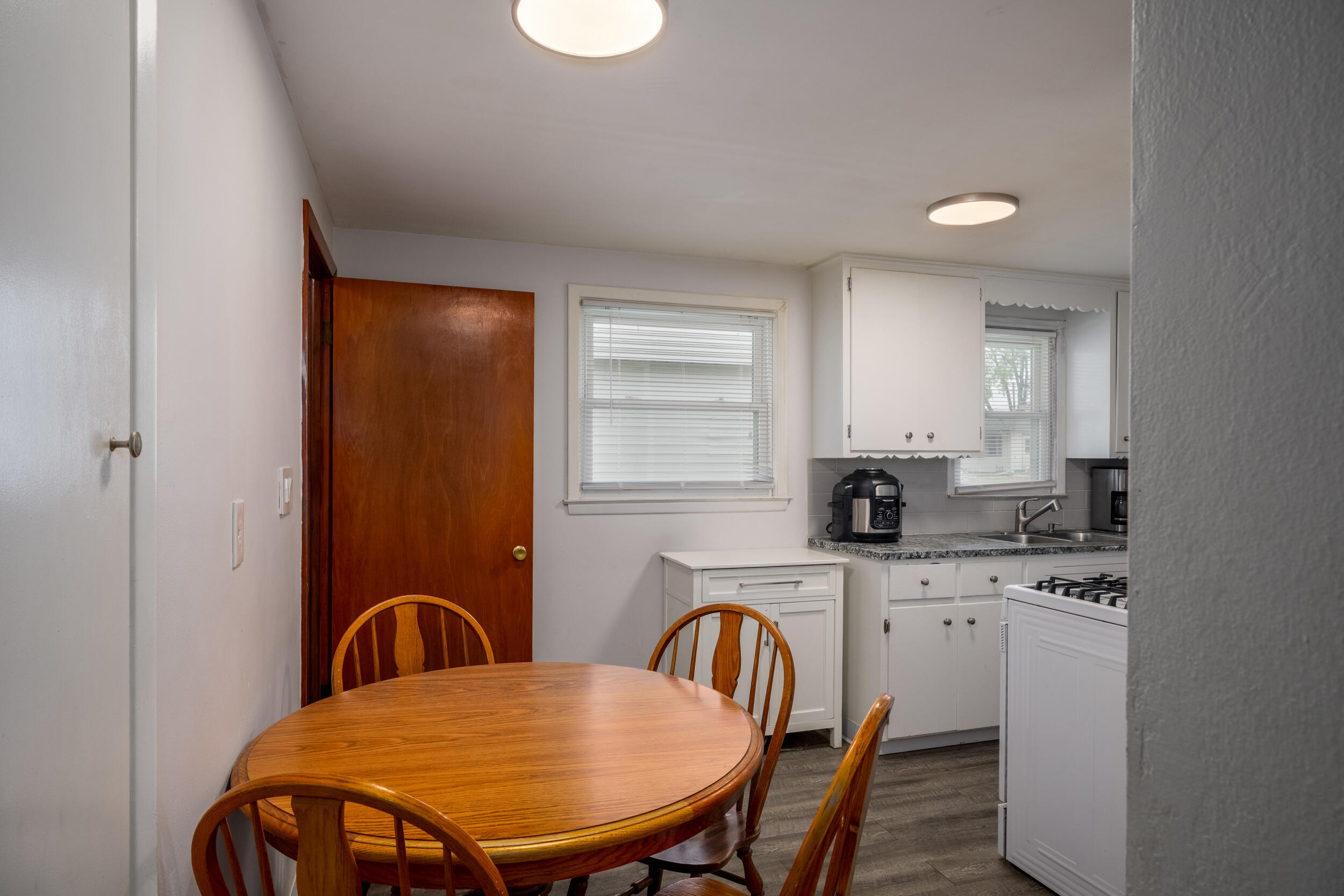 5601 44th Avenue Kenosha, WI 53144 - Photo 13 of 27 Dining Room