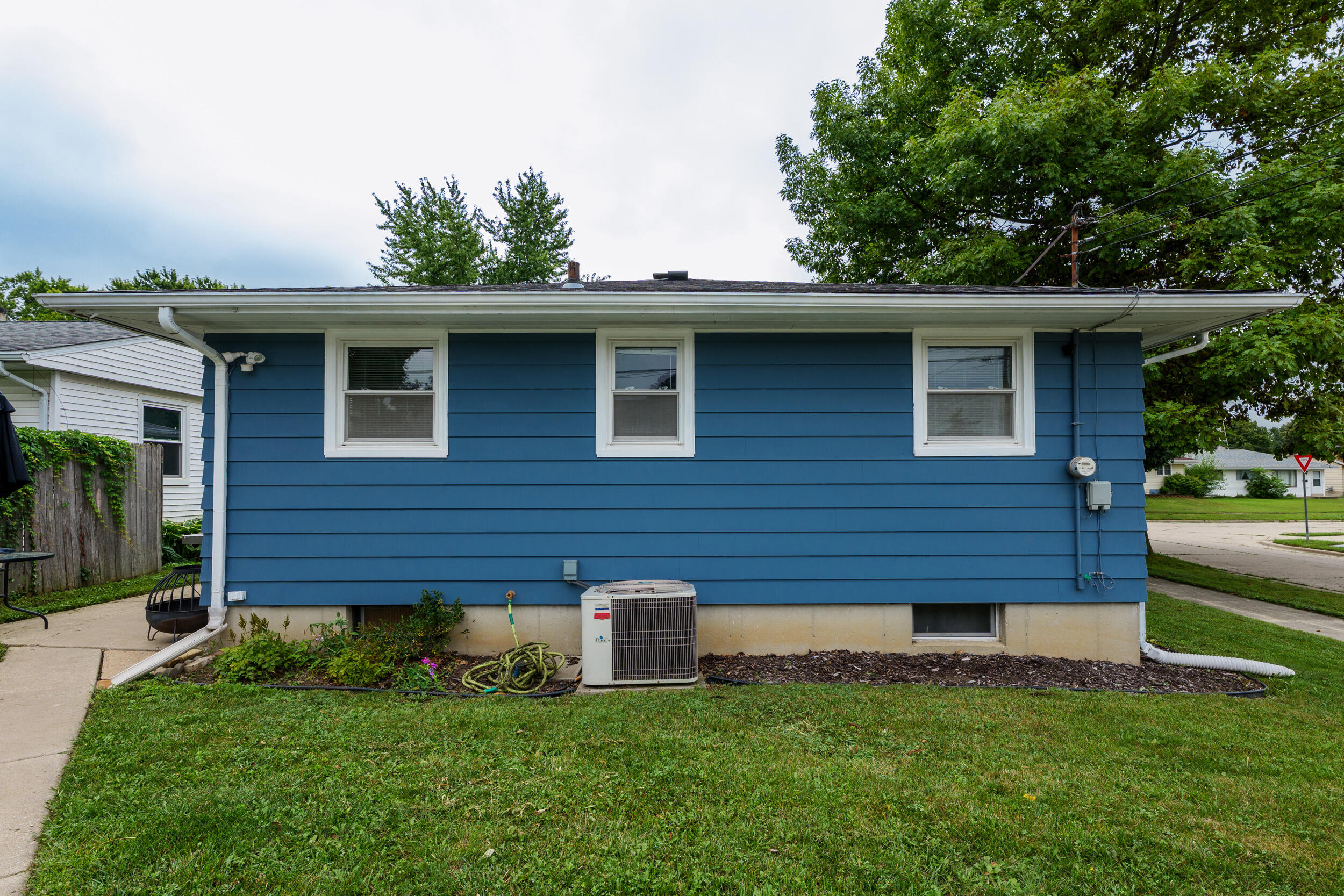 5601 44th Avenue Kenosha, WI 53144 - Photo 26 of 27 Exterior Back