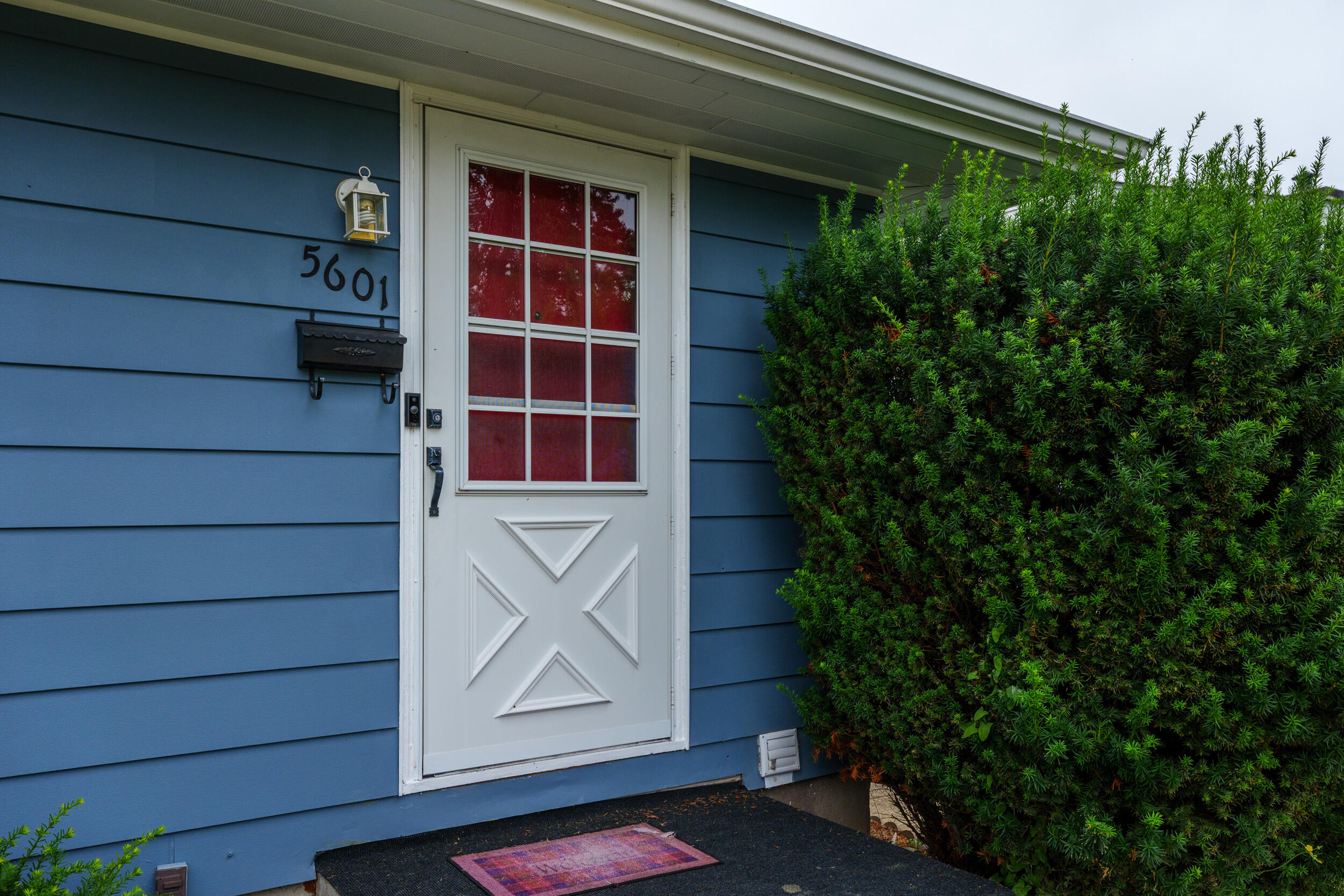 5601 44th Avenue Kenosha, WI 53144 - Photo 4 of 27 Front Door