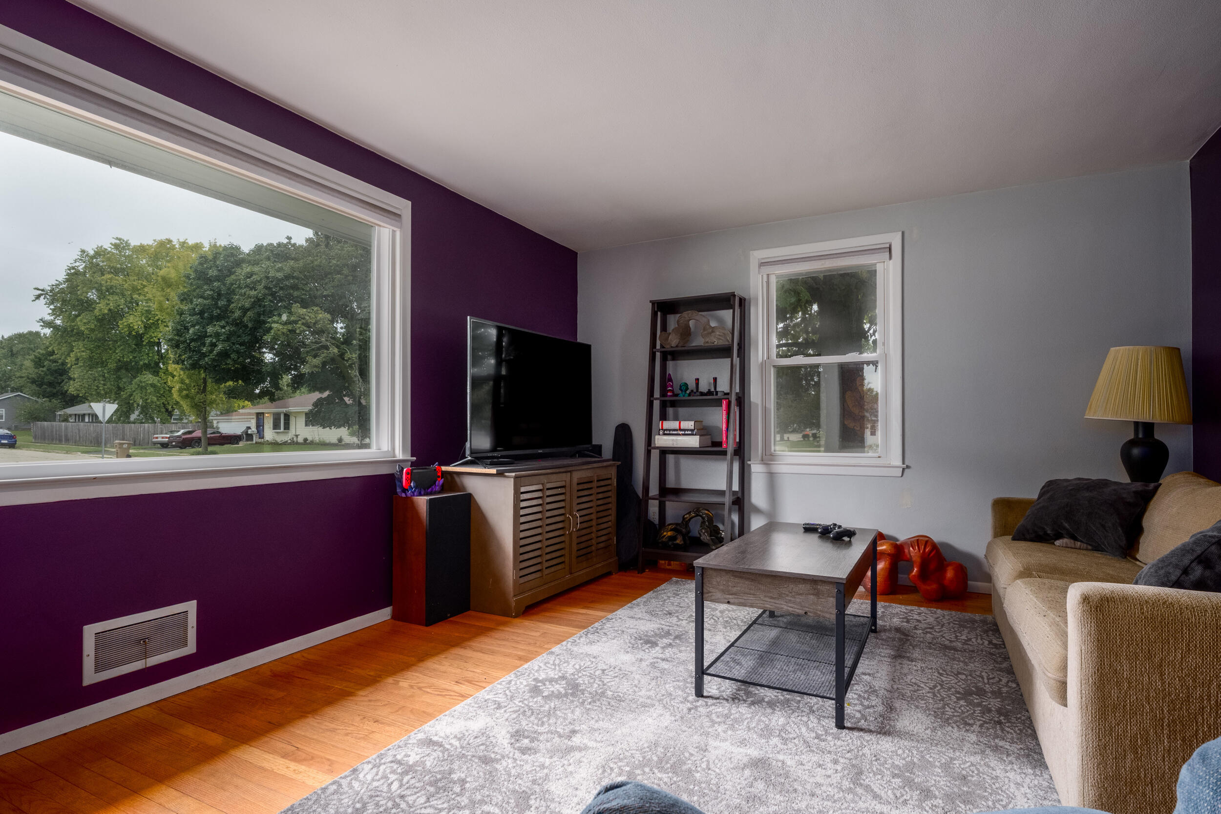 5601 44th Avenue Kenosha, WI 53144 - Photo 8 of 27 Living Room
