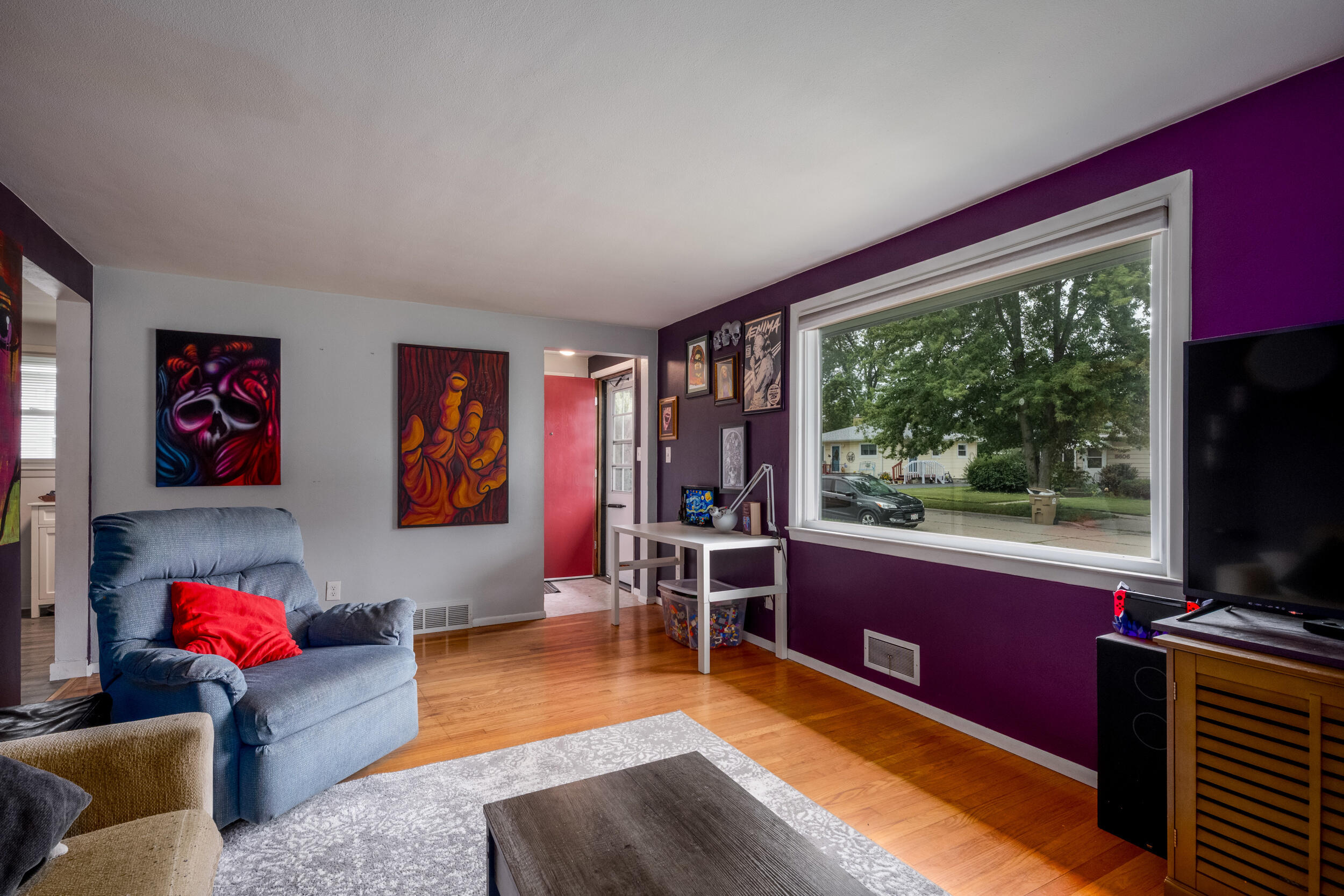 5601 44th Avenue Kenosha, WI 53144 - Photo 9 of 27 Living Room