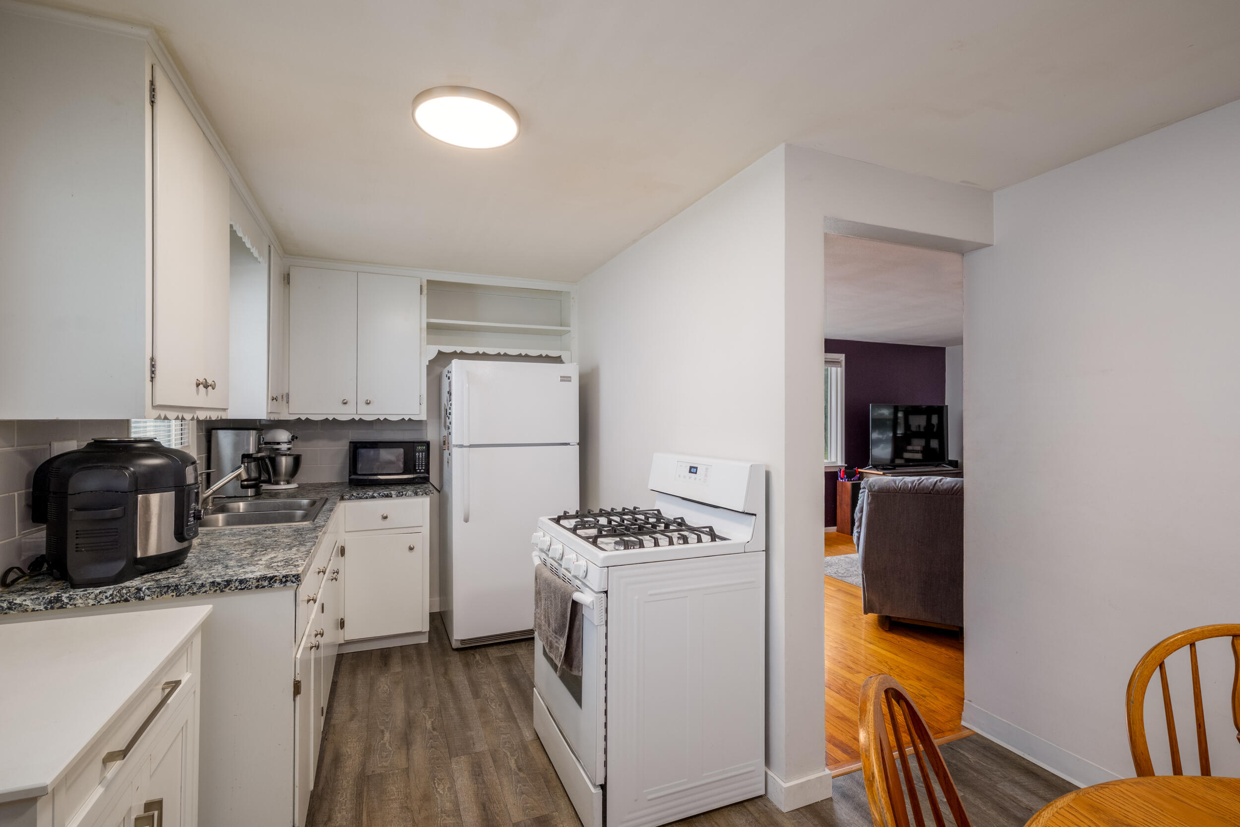 5601 44th Avenue Kenosha, WI 53144 - Photo 10 of 27 Kitchen
