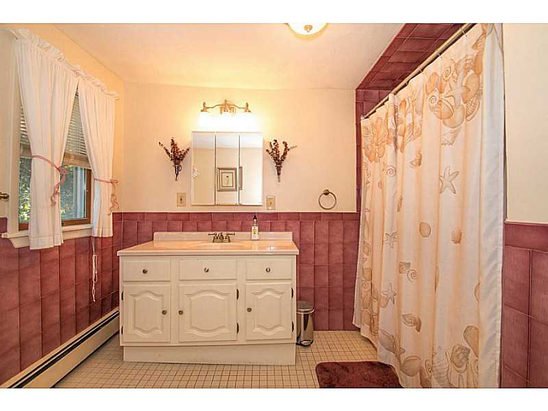 95 Wilbur Road Lincoln, RI 02865 - Photo 13 of 24 Bathroom.