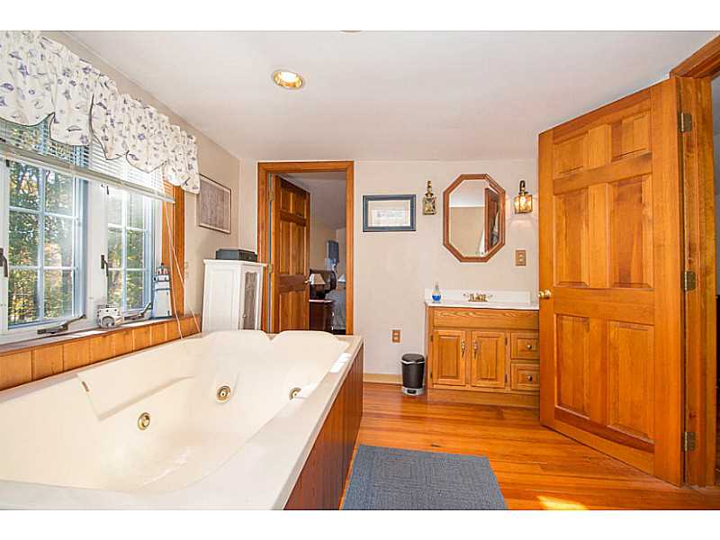 95 Wilbur Road Lincoln, RI 02865 - Photo 16 of 24 Master Bath/Spa.