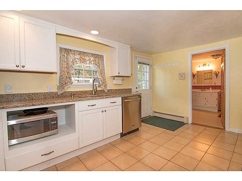 95 Wilbur Road Lincoln, RI 02865 - Photo 6 of 24 Kitchen.