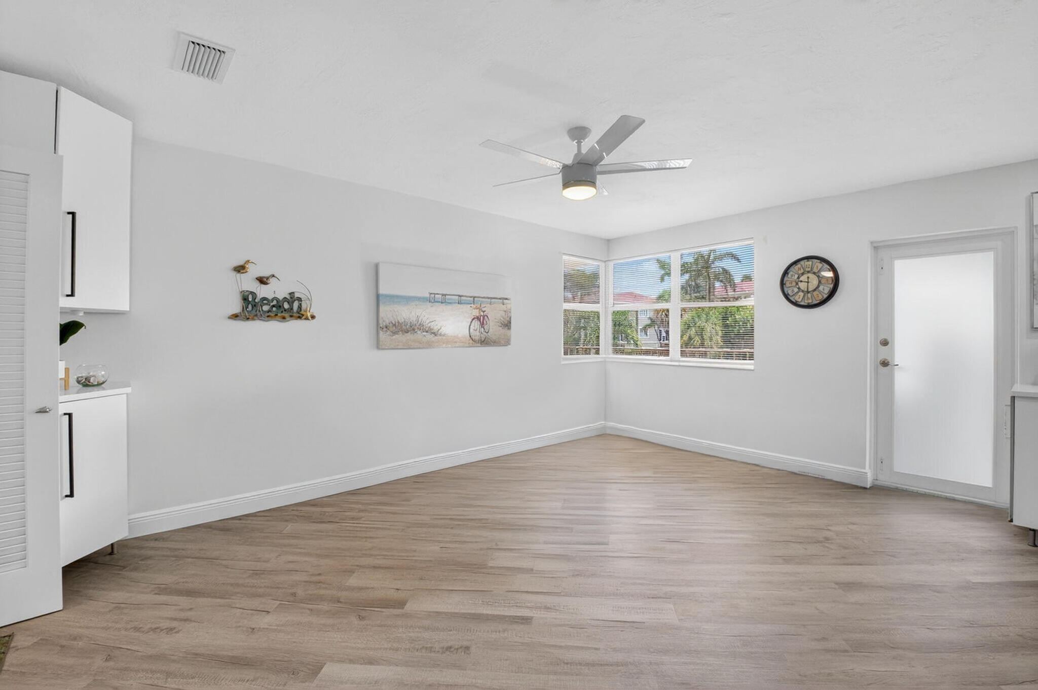 930 Osceola Drive, Unit 8 Boca Raton, FL 33432 - Photo 7 of 33 Light & Bright Living Room