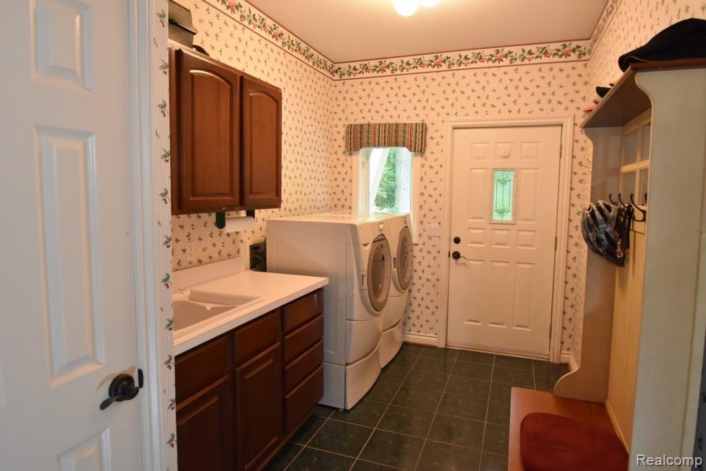 1132 Blue Ridge Drive Clarkston, MI 48348 - Photo 43 of 61 1st Floor Laundry