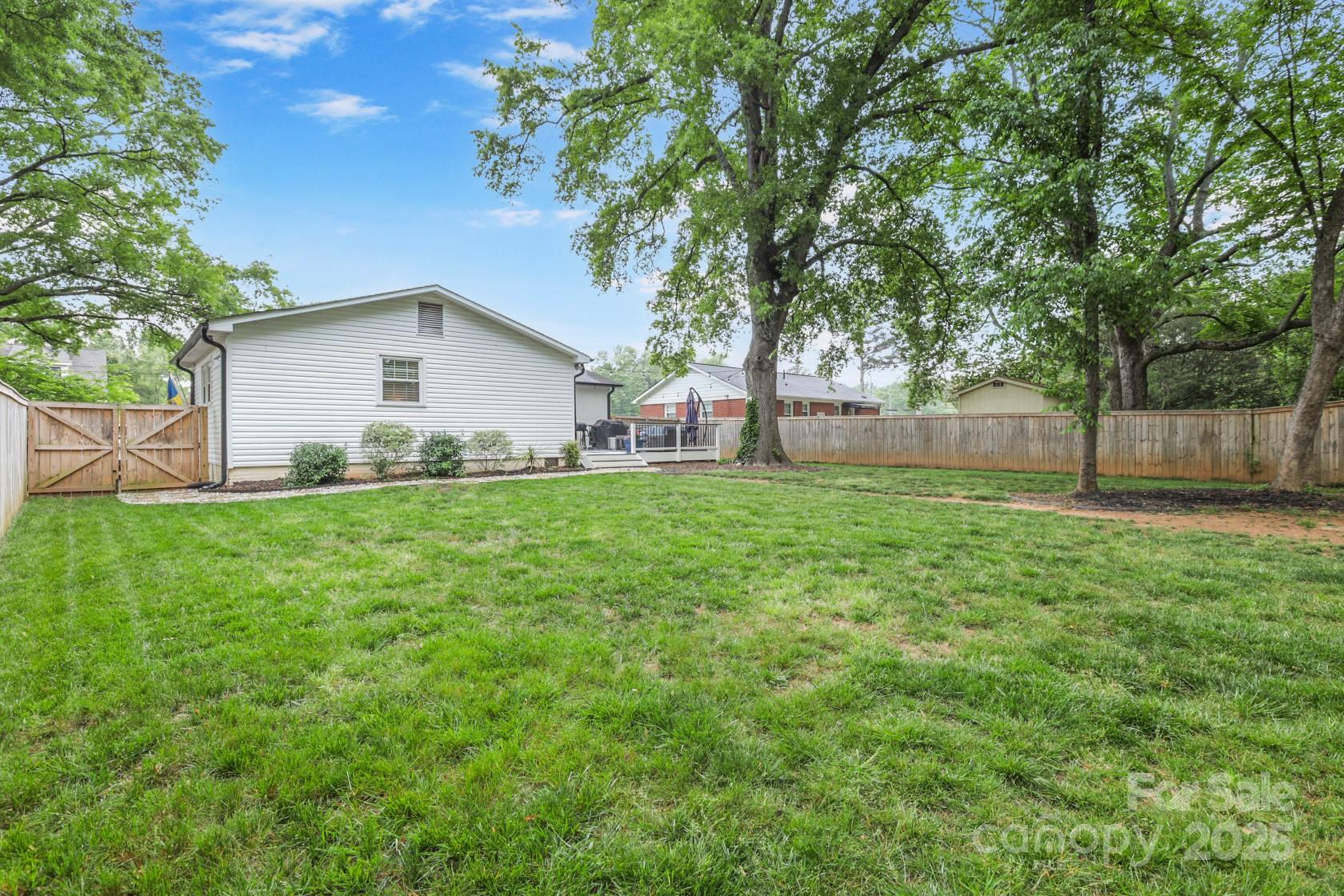 3809 Topsfield Road Charlotte, NC 28211 - Photo 24 of 36 Gallery Image 24
