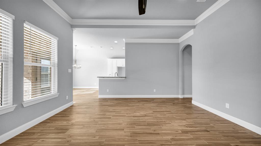 924 East 5th Street Springtown, TX 76082 - Photo 12 of 36