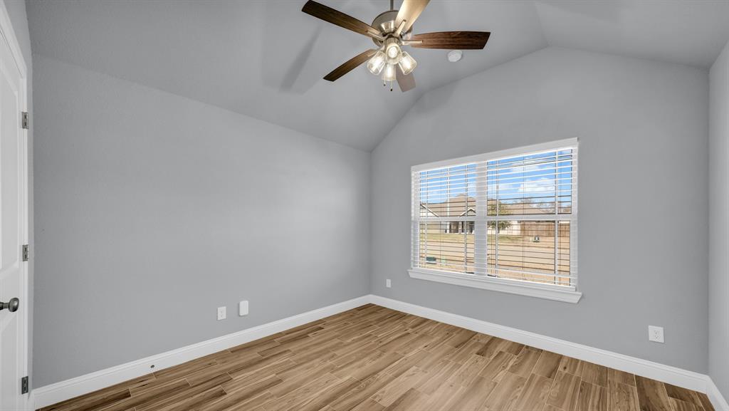 924 East 5th Street Springtown, TX 76082 - Photo 25 of 36