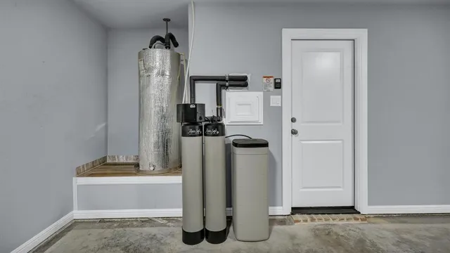 $335,000 | 924 East 5th Street, Springtown, TX 76082