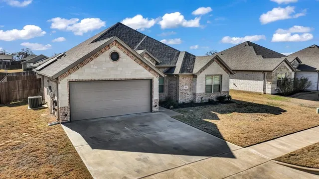 $335,000 | 924 East 5th Street, Springtown, TX 76082