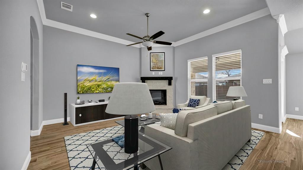 924 East 5th Street Springtown, TX 76082 - Photo 8 of 36