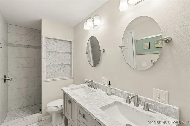 $299,900 | 7 Lone Timber, Unit 1B, Four Seasons, MO 65049